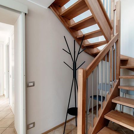 Apartamento Sky Attic 72 - The House Of Travelers Como Exterior foto