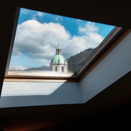 Apartamento Sky Attic 72 - The House Of Travelers Como Exterior foto