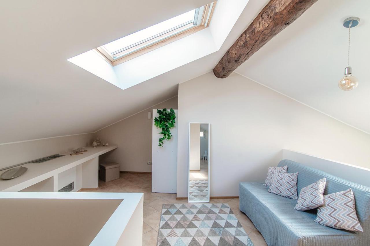 Apartamento Sky Attic 72 - The House Of Travelers Como Exterior foto