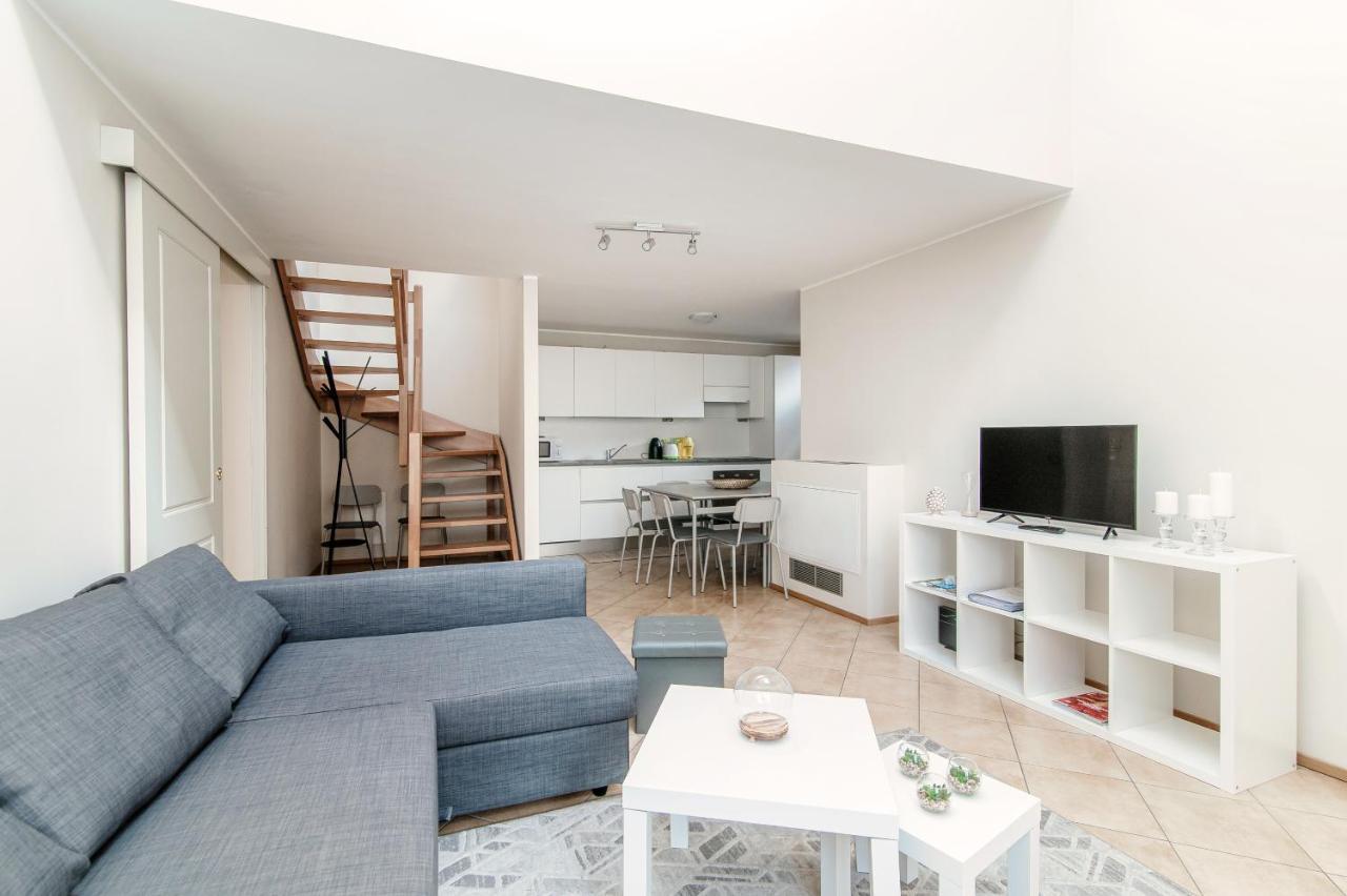 Apartamento Sky Attic 72 - The House Of Travelers Como Exterior foto