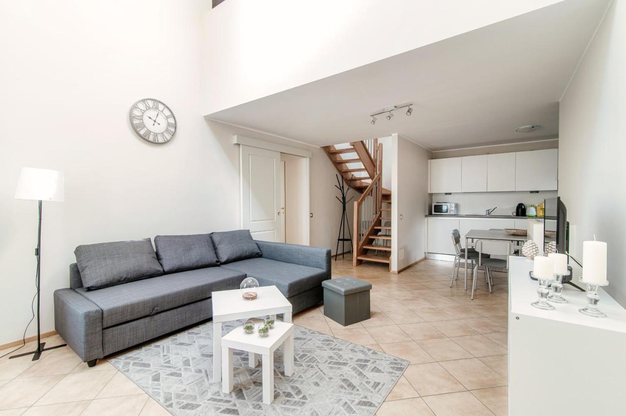 Apartamento Sky Attic 72 - The House Of Travelers Como Exterior foto