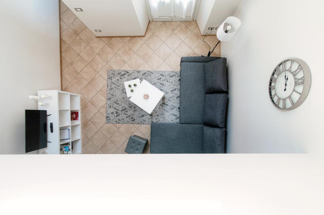 Apartamento Sky Attic 72 - The House Of Travelers Como Exterior foto