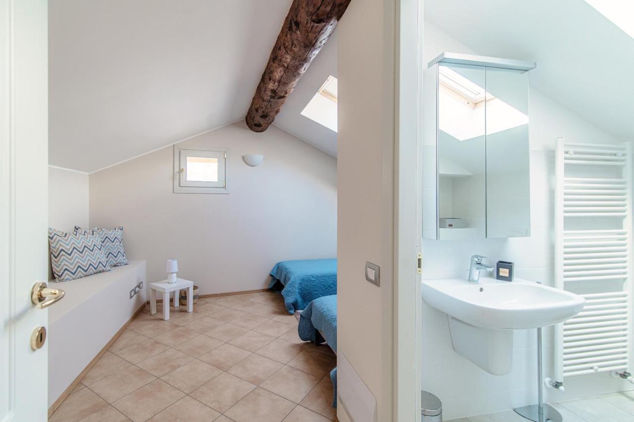 Apartamento Sky Attic 72 - The House Of Travelers Como Exterior foto